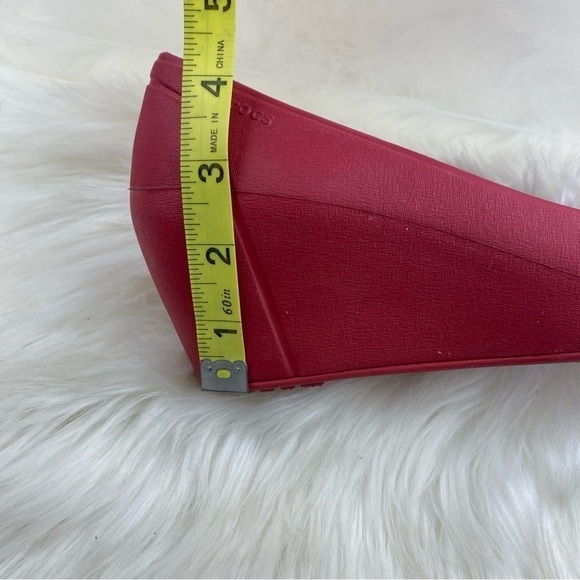 CROCS WEDGE HEEL CAP TOE  SHOES COLOR RED AND BLACK SIZE W8 - Picture 10 of 10
